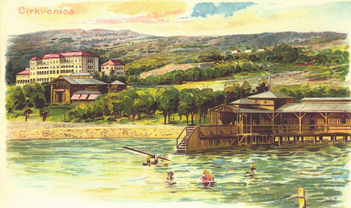 Eine malerische Ansicht von Crikvenica mit einem großen Hotelgebäude auf einem Hügel, umgeben von Bäumen. Im Vordergrund schwimmen Menschen im klaren Wasser, während ein Holzsteg und ein Bootshaus am Ufer zu sehen sind. Die Landschaft ist sanft und einladend.